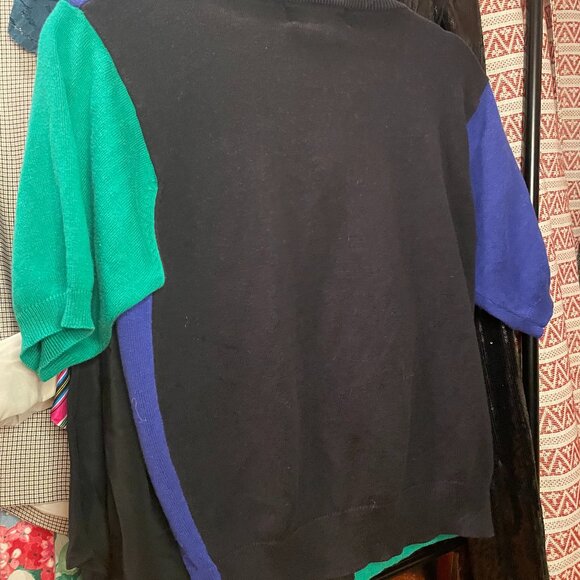 Color Blocking Cropped Sweater - Picture 4 of 5